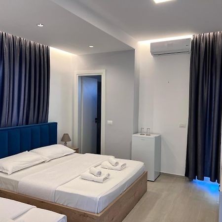 Twins Hotel Ксамил Екстериор снимка