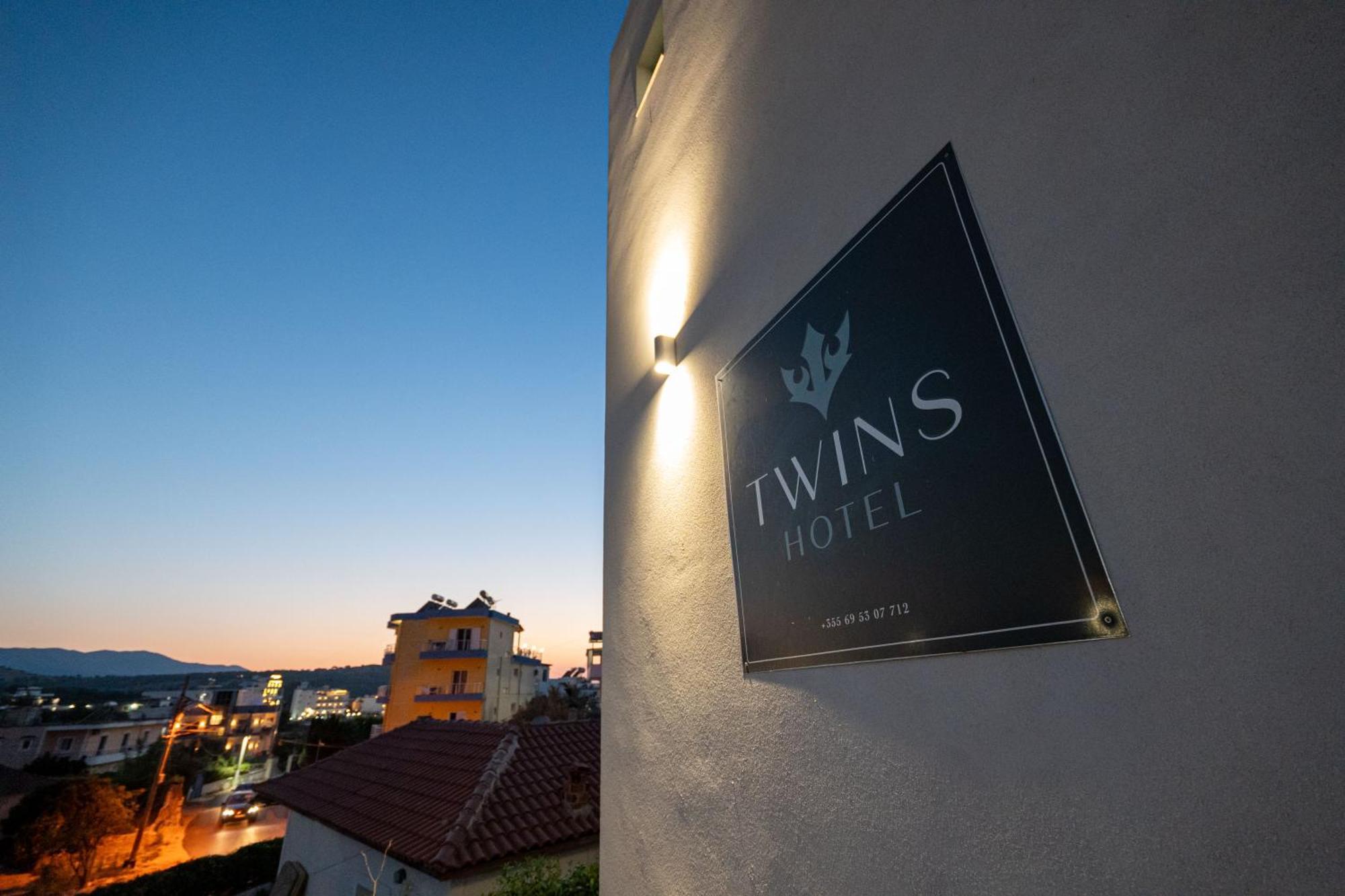 Twins Hotel Ксамил Екстериор снимка