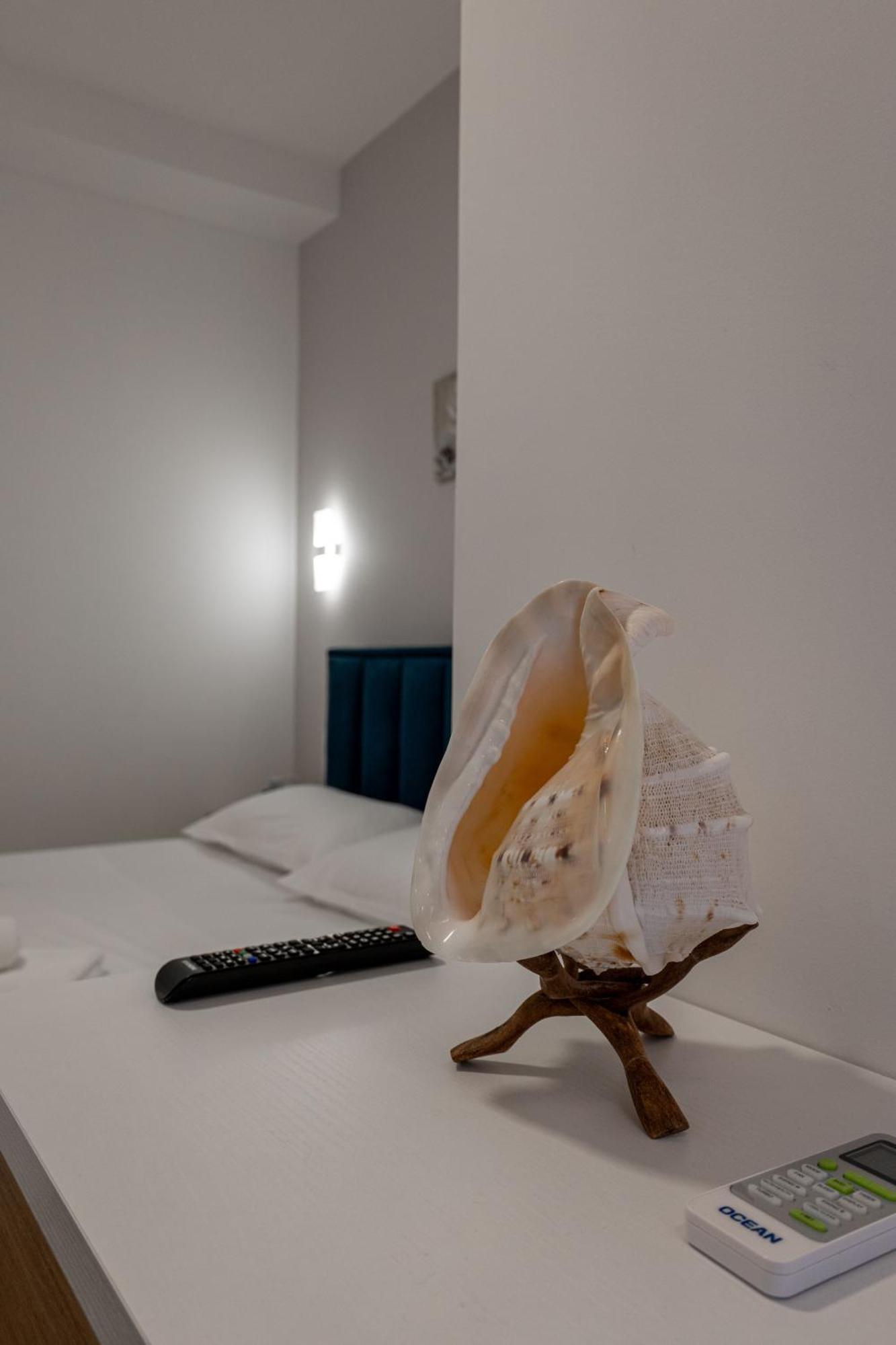 Twins Hotel Ксамил Екстериор снимка