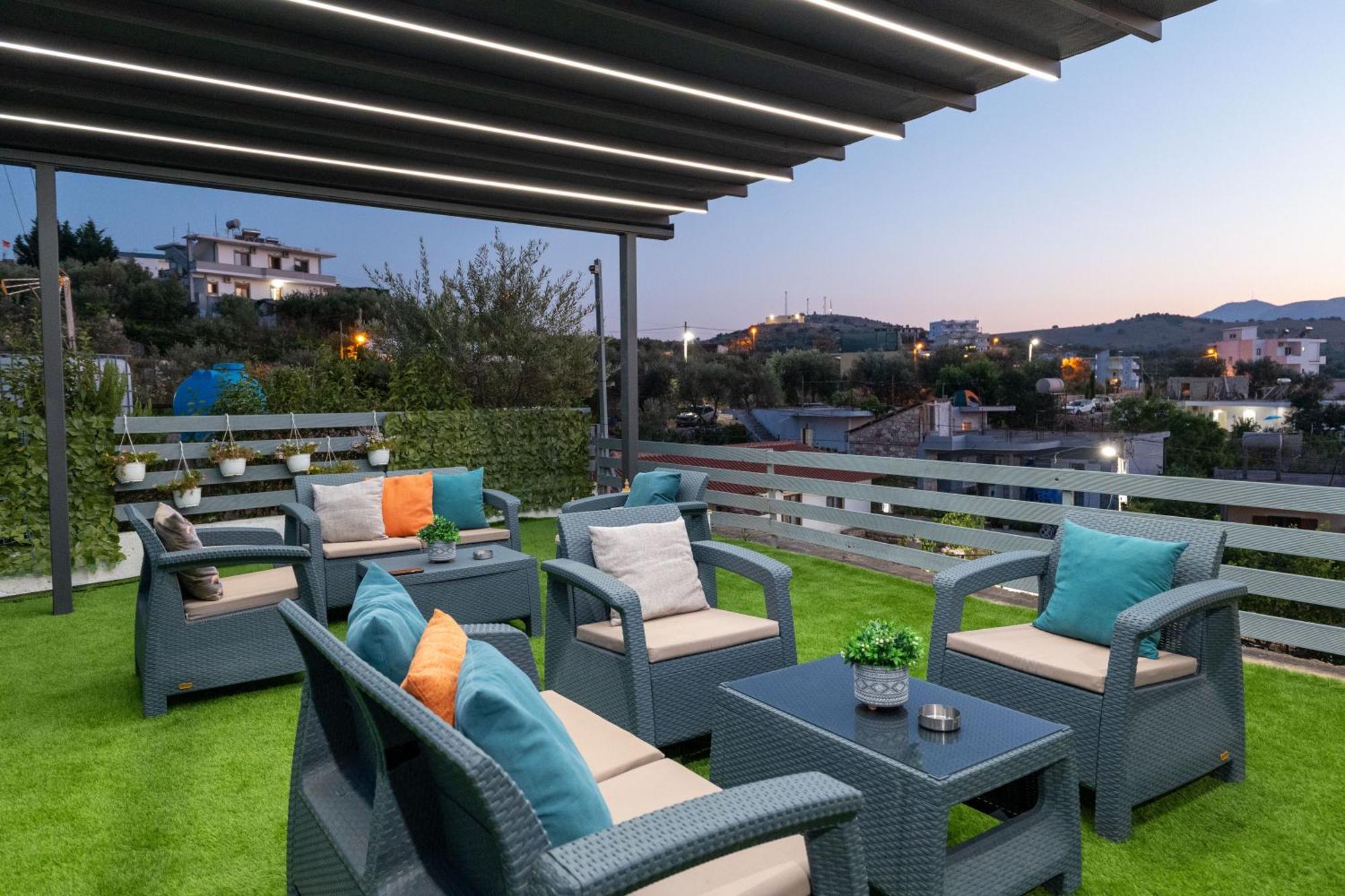 Twins Hotel Ксамил Екстериор снимка