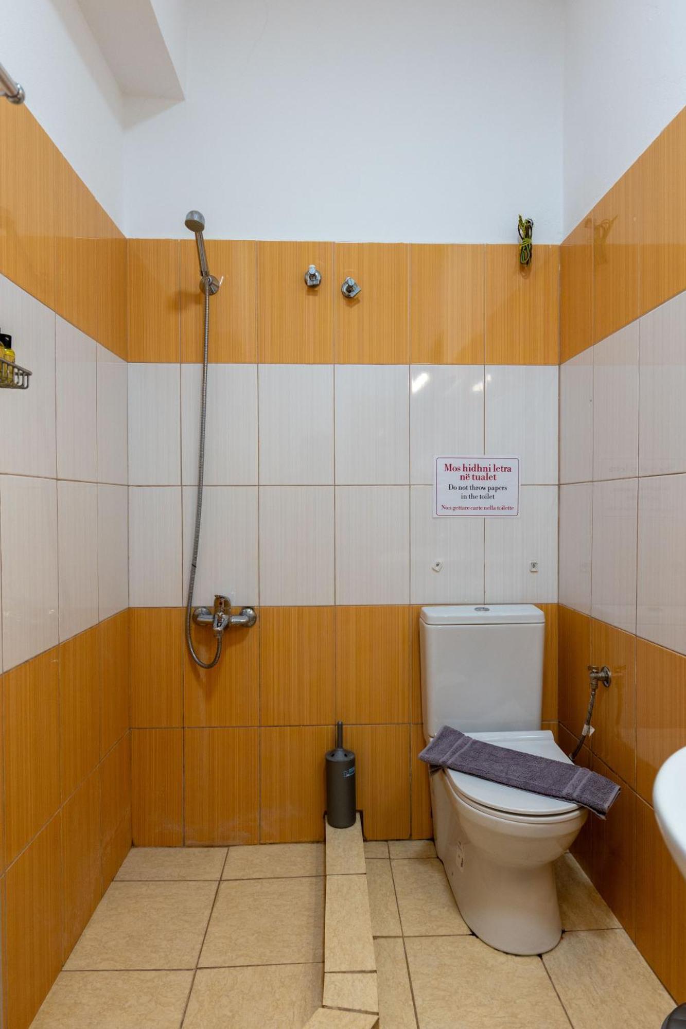 Twins Hotel Ксамил Екстериор снимка